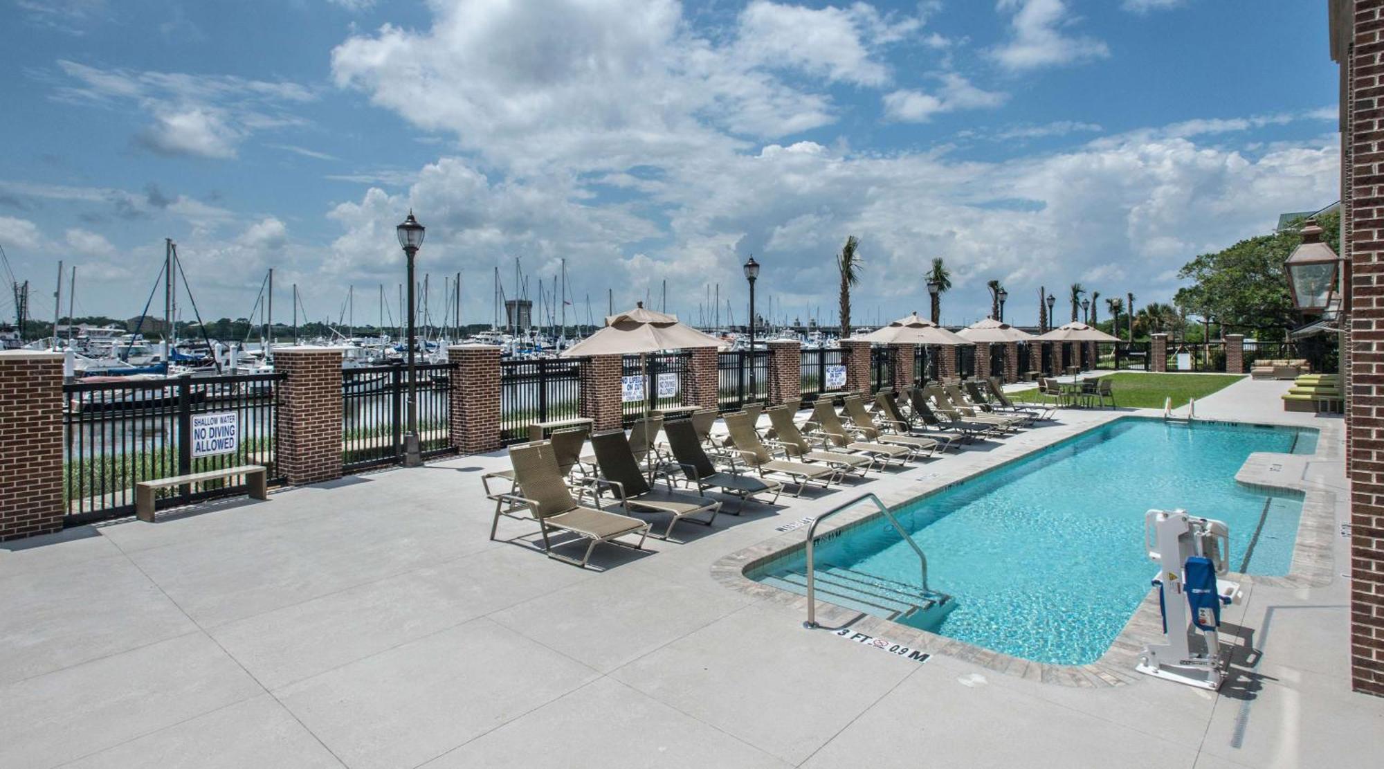 Hilton Garden Inn Charleston Waterfront/Downtown Exterior foto